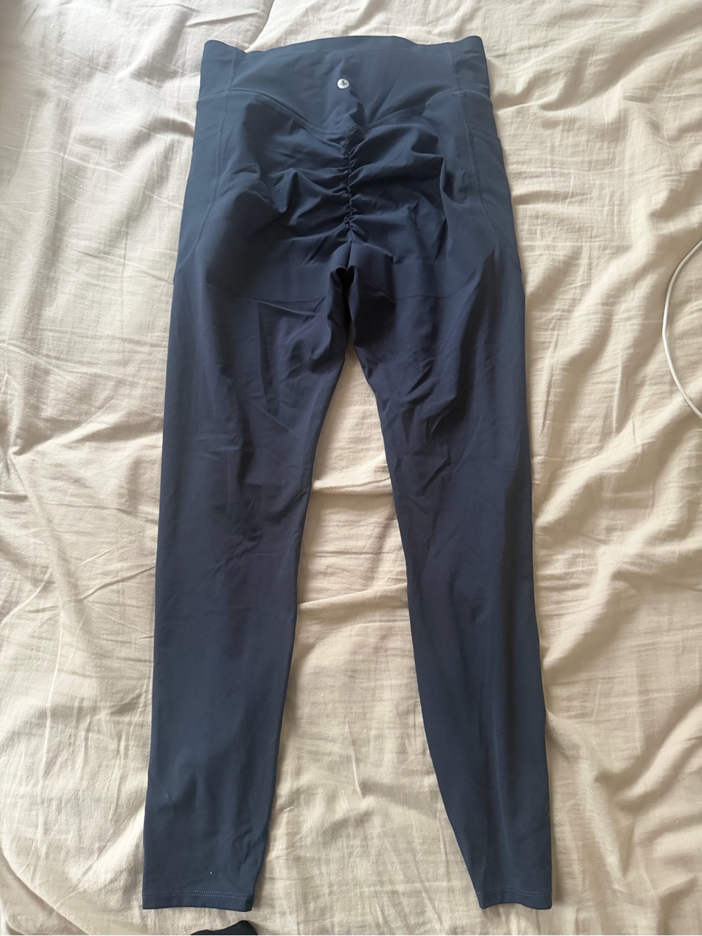 HALARA Navy High-Rise Scrunch-Back Leggings - Picture 2 of 4